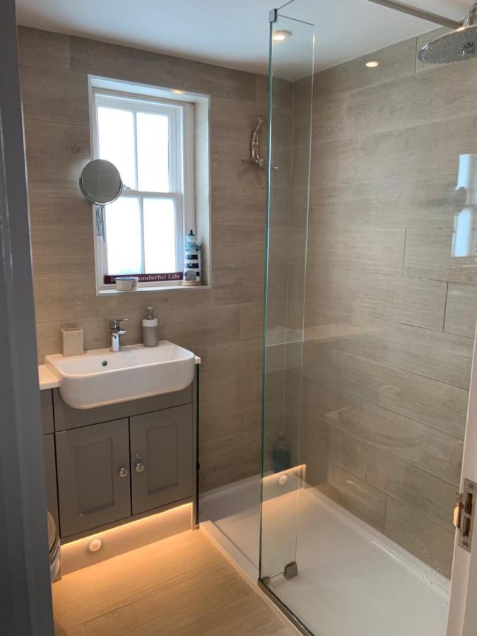 Waves Whitstable Villa ภายนอก รูปภาพ